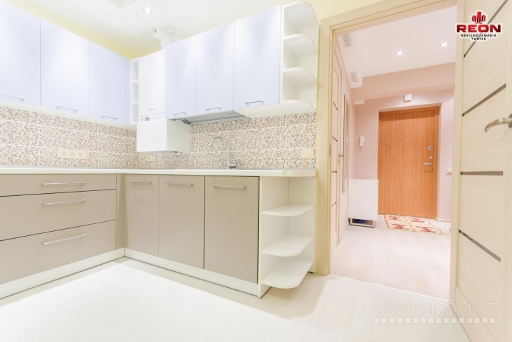 NUOMAJAMAS PUIKIAI IR KOKYBIŠKAI ĮRENGTAS 1 KAMBARIO BUTAS, NAUJAMIESTYJE, ŠA