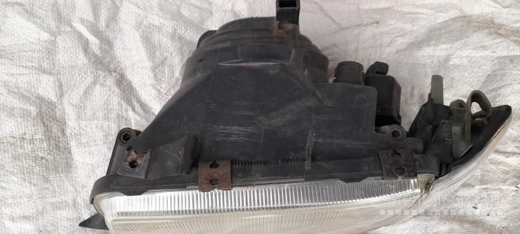           Audi 80 B4 žibintas 301141179