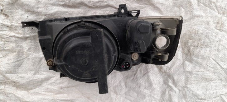           Audi 80 B4 žibintas 301141179