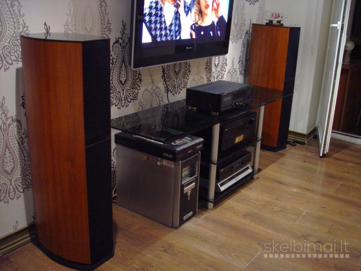 JAMO D590 floor standing speakers. Made in Denmark.