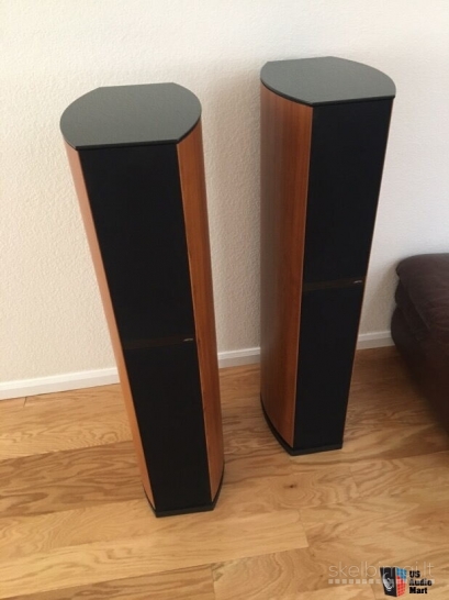 JAMO D590 floor standing speakers. Made in Denmark.