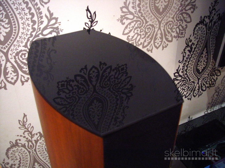 JAMO D590 floor standing speakers. Made in Denmark.