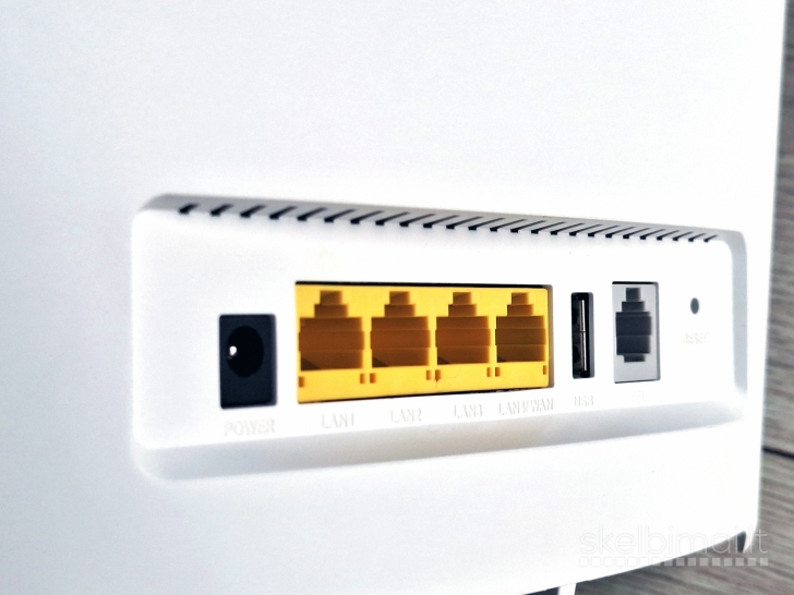 4G+ LTE modemas Huawei B525s-65a su maitinimo blokeliu