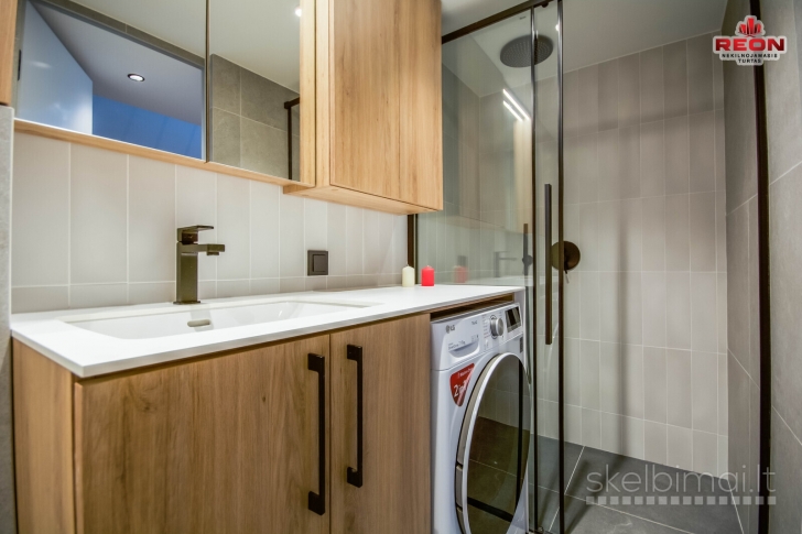 NUOMOJAMAS NAUJAS, PILNAI ĮRENGTAS LOFTAS NAUJAMIESTYJE.