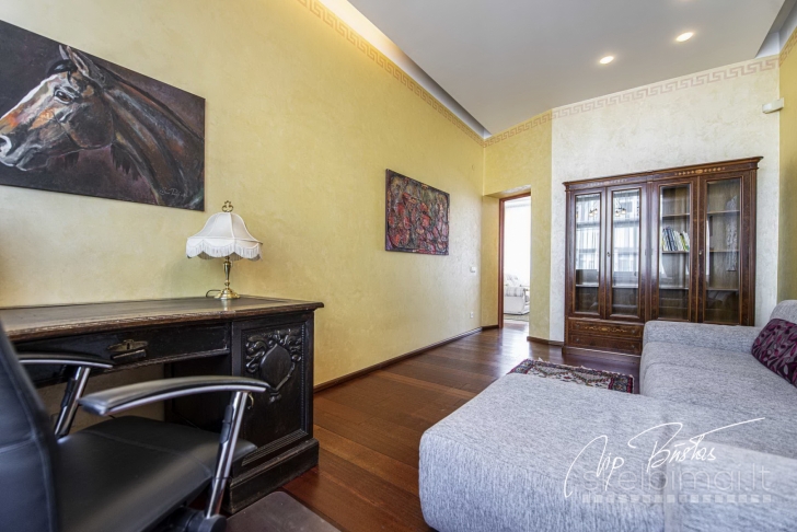 IŠNUOMOJAMAS ERDVUS BUTAS KAUNO CENTRE, MAIRONIO G.