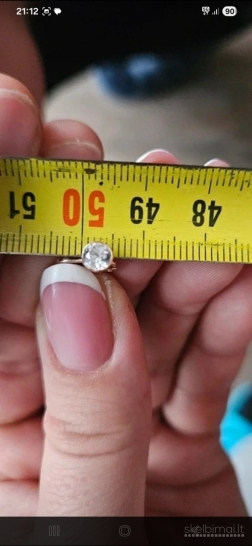 Auksiniai auskariukai