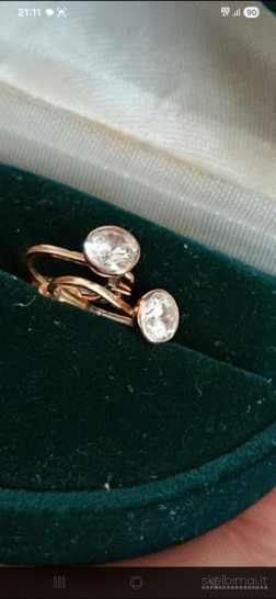 Auksiniai auskariukai