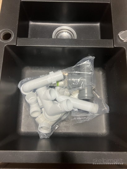 Naudota kriauklė, plautuvė akmens masės, 80 cm x 50 cm x 20 cm, juoda.