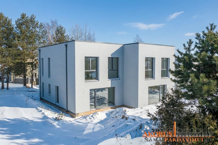 akorus.lt - Naujai įrengti, miesto komunikacijos, pušys sklype