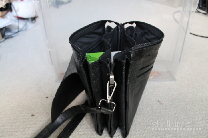 Vyriska rankinė per petį. Tikra oda. Indija.