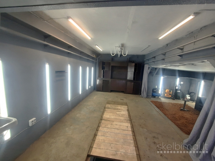 Garažo su autosalonų cheminio valymo įranga ir chill zona nuoma