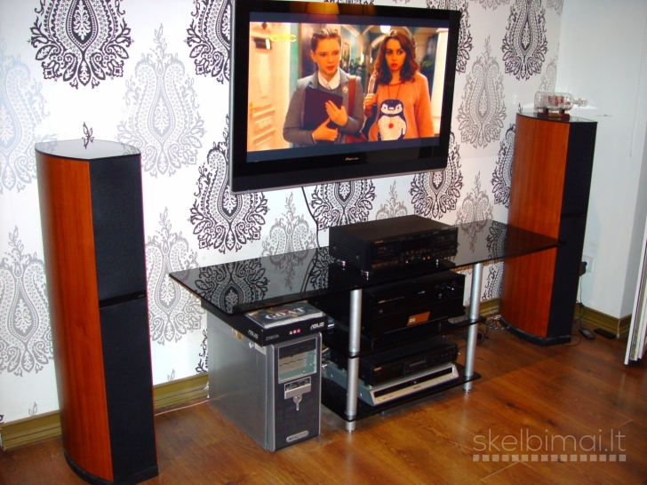 JAMO D590 floor standing speakers. Made in Denmark.