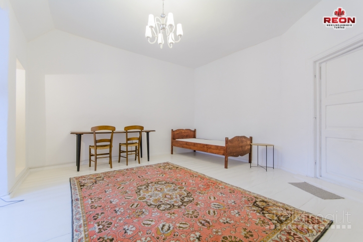 TVARKINGAS 4 KAMBARIŲ BUTAS SENAMIESTYJE!