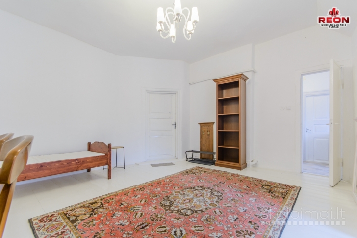 TVARKINGAS 4 KAMBARIŲ BUTAS SENAMIESTYJE!