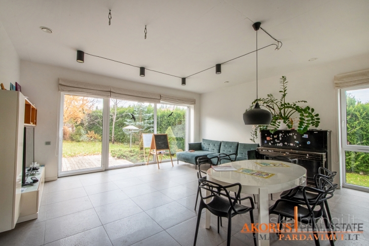 akorus.lt - Erdvus namas šalia gamtos, pirtis, ribojasi su bendrijos sklypu