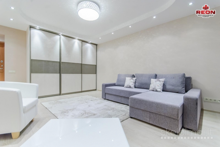 NUOMAJAMAS PUIKIAI IR KOKYBIŠKAI ĮRENGTAS 1 KAMBARIO BUTAS, NAUJAMIESTYJE, ŠA