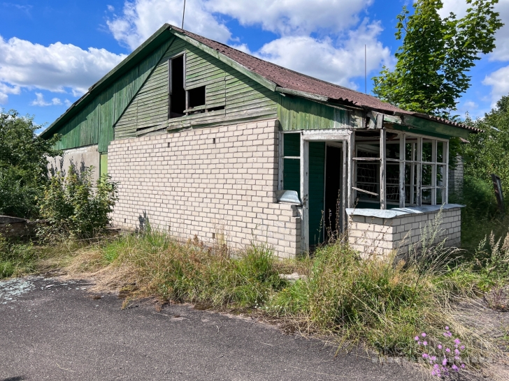 Bagdononys kaimas, Trakų r. - mūrinė parduotuvė 14 arų, aikštelė, aplink ežerai