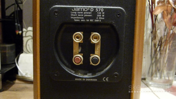 JAMO D570 floor standing speakers. Made in Denmark.