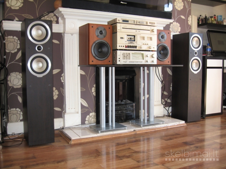 Marantz PM550 DC stereo amplifier (1982-84). Made in Japan.