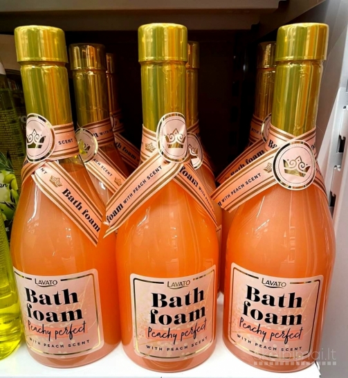 Prabangios vonios putos ir druska šampano butelyje