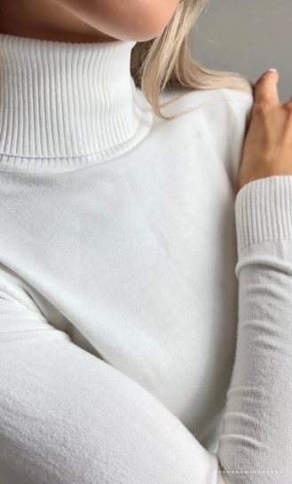 Juodos ir baltos golfos su dvigubu kaklu