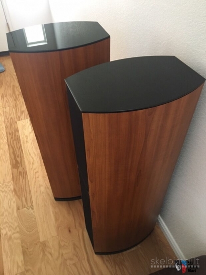 JAMO D590 floor standing speakers. Made in Denmark.