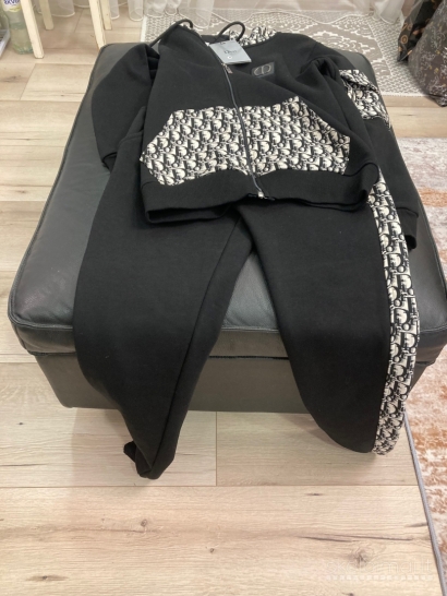 Nauji sportiniai kostiumai PRADA, C. DIOR, NIKE nuo 40 EUR