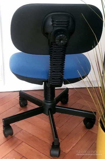 Kompiuterinė Biuro kėde su naujais ratukais