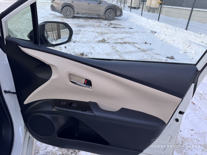 Toyota Prius 2020 m. nuoma 170€/sav.