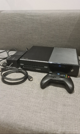 Parduodu Xbox One konsolę -90€