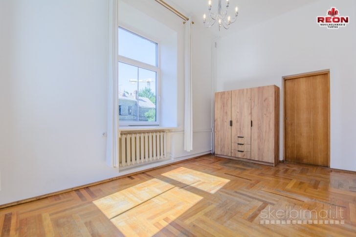 TVARKINGAS 4 KAMBARIŲ BUTAS SENAMIESTYJE!