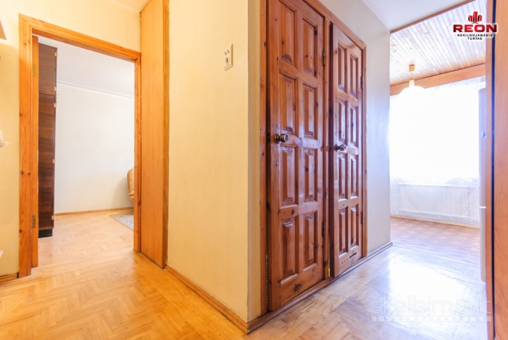 TVARKINGAS 2 IZOLIUOTŲ KAMBARIŲ BUTAS KAROLINIŠKĖSE!