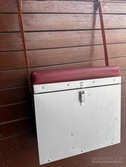 Žvejybos reikmenų dėžę su žvejybos visa įrangą