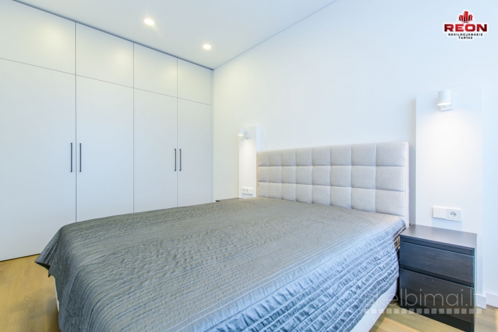 PILNAI ĮRENGTAS, ŠILTAS IR JAUKUS DVIEJŲ KAMBARIŲ BUTAS NAUJOS STATYBOS NAME