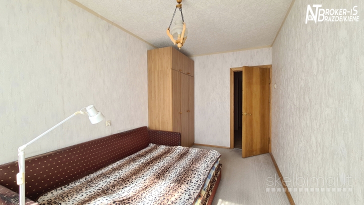 3 kambarių butas, vidurinis!