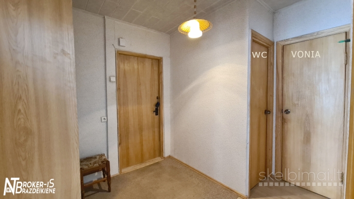 3 kambarių butas, vidurinis!