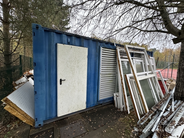 Parduodamas jūrinis konteineris su šešiais ventiliatoriais