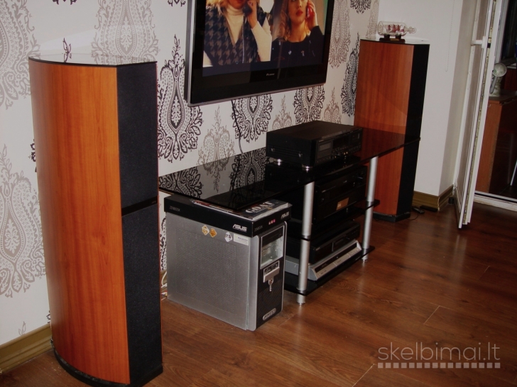 JAMO D590 floor standing speakers. Made in Denmark.