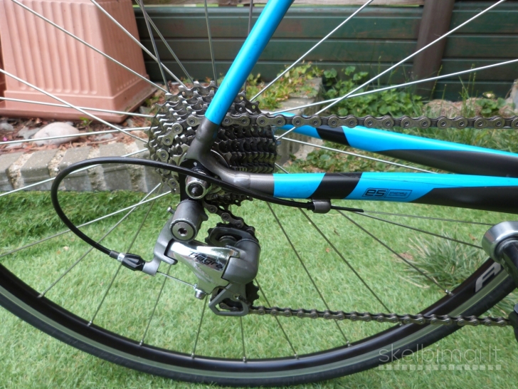 SPECIALIZED Allez Elite Road Bike. Carbon fork. 9kg. 58cm. 20speed. Like NEW.