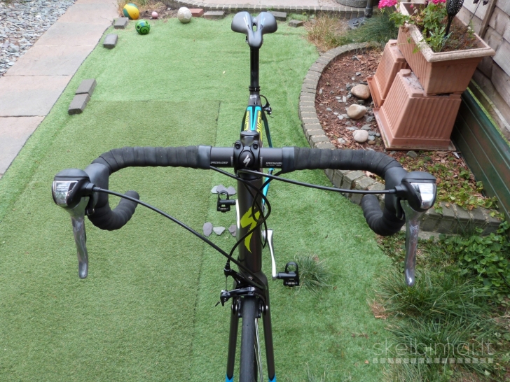 SPECIALIZED Allez Elite Road Bike. Carbon fork. 9kg. 58cm. 20speed. Like NEW.