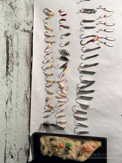 Žvejybos reikmenų dėžę su poledinės žvejybos visa įrangą