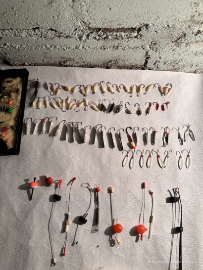 Žvejybos reikmenų dėžę su poledinės žvejybos visa įrangą