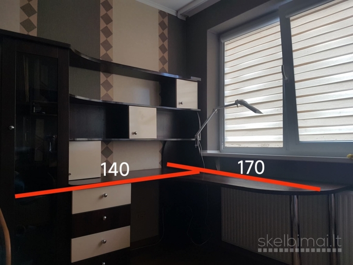 Kampinį rašomą stalą