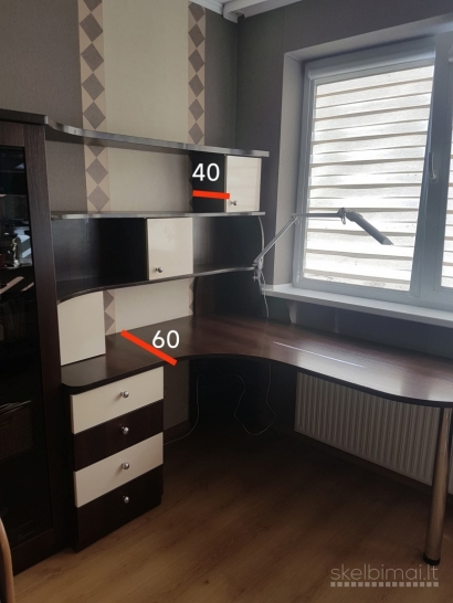 Kampinį rašomą stalą