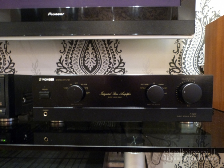 PIONEER A-300 stereo amplifier. 1991m. Made in Japan. Like New.