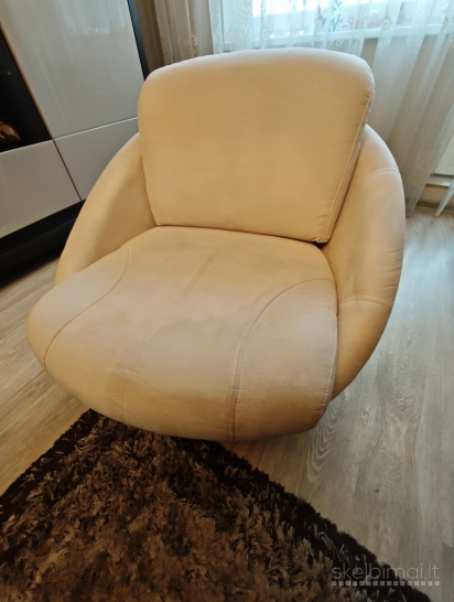 Parduodu naudotą minkštą kampą su foteliu.