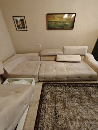 Parduodu naudotą minkštą kampą su foteliu.