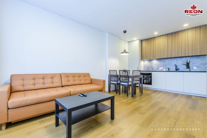 PILNAI ĮRENGTAS, ŠILTAS IR JAUKUS DVIEJŲ KAMBARIŲ BUTAS NAUJOS STATYBOS NAME