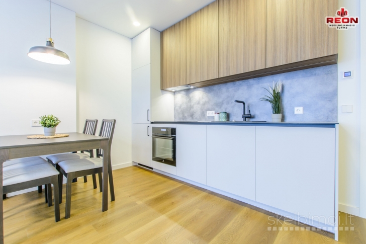 PILNAI ĮRENGTAS, ŠILTAS IR JAUKUS DVIEJŲ KAMBARIŲ BUTAS NAUJOS STATYBOS NAME