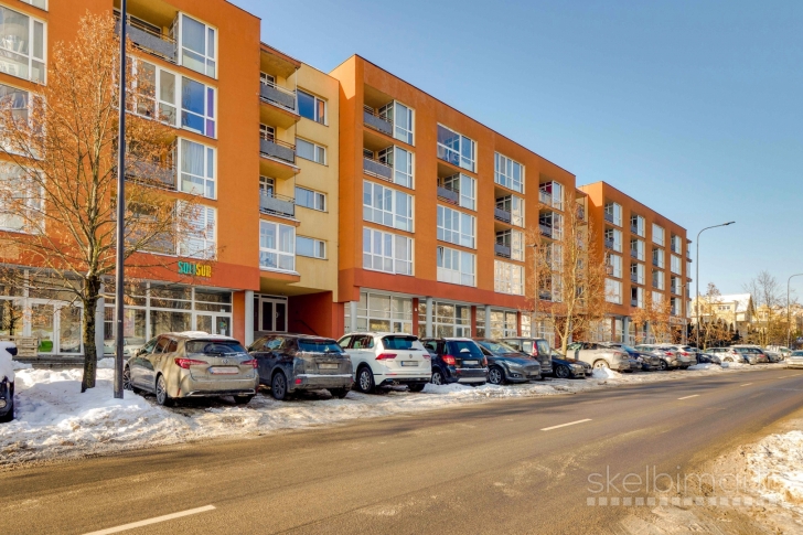 FABIJONIŠKĖSE PARDUODAMAS 2 K, 50 KV.M BUTAS SU ATSKIRU ĮĖJIMU.